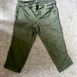 Army green cropped pants.